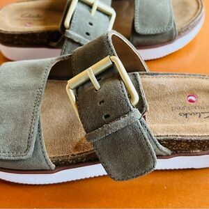 New Never Worn Clarks Unstructured Women's Green Suede Sandals. Size 6.5 M